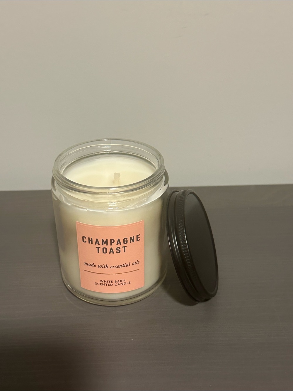 White Barn Champagne Toast Single-Wick Candle - Picture 2 of 2